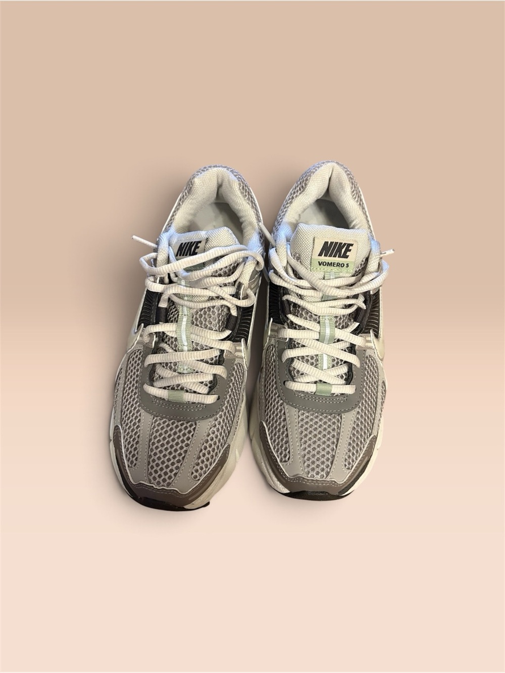 Vomero 5 size 7w 5.5 y or 5.5 m